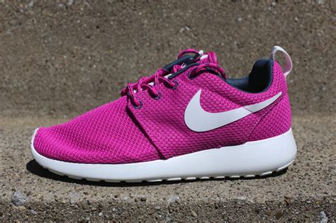 nike roshe run damen schwarz weiß pink|Nike Roshe Run Club Pink (Women's) .